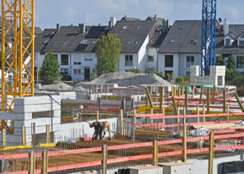 Krisen- und Insolvenzticker – Prognosen für 2023: Immobilienpreise sinken, Wohnungsmieten steigen