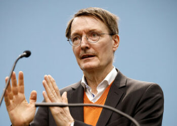 Lauterbach rudert zurück: Nun doch keine Immunschwäche nach mehrfacher Corona-Infektion