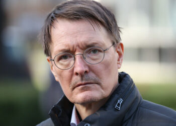 Lauterbach twittert: "Gefährdung von Rettungskräften sollte Grund zur Kündigung der Wohnung sein"