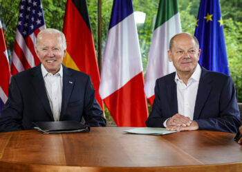 Liveticker Ukraine-Krieg – Medien: Scholz stimmt Waffenlieferungen an Ukraine mit Biden ab