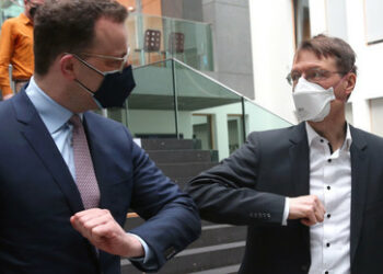 Spahns "Maskengate": 42 Millionen Euro zahlte das BMG an Wirtschaftsprüfer Ernst & Young