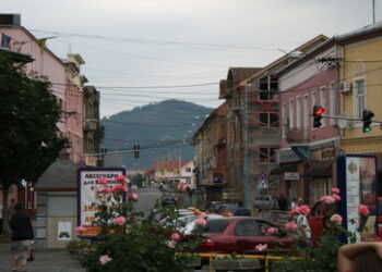 Transkarpatien: Das ukrainische Militär jagt ungarische Männer auf den Märkten