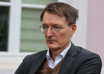 Trotz voller Lager: Bundesregierung muss weitere 283 Millionen Dosen Impfstoff abnehmen