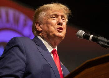 Trump amüsiert sich über Joe und Hunter Biden: "Dieses Kind arbeitet nicht gut für ihn"