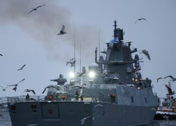 Übung im Atlantik: Russische Fregatte feuert Hyperschallrakete Zirkon anhand Computersimulation ab