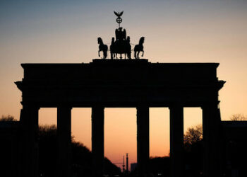 Umfrage: Nicht einmal jeder Fünfte glaubt, dass die Politik die Probleme in Deutschland lösen kann