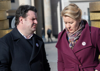 Wahlkampfauftritt zeigt Desinteresse deutscher Politiker an Corona-Impfschäden