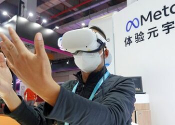 Yuval Harari: Regierungen sollen Menschen auf die virtuelle Realität vorbereiten