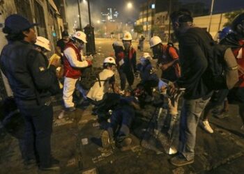 Zahl der Toten bei Protesten in Peru steigt an: Mann durch Tränengasgranate getötet