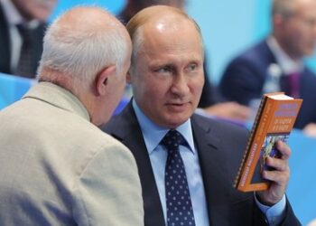 "Der Magier im Kreml": In Frankreich sorgt ein Buch über Putin für Angst um die nationale Politik