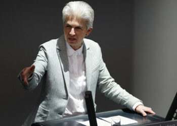 "Panzer-Agnes an die Front": Hunderte demonstrieren in Rottweil gegen Strack-Zimmermann