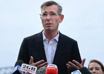 "Schrecklicher Fehler": Hoher Politiker Australiens trug bei Party Nazi-Uniform