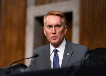 Sen. Lankford fordert Blinken auf, die Gräueltaten der KPCh bei der bevorstehenden Reise nach Peking zu beleuchten