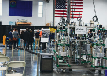 Senators Grill Energy Deputy über Unternehmen in chinesischem Besitz, das sich für Zuschuss qualifiziert