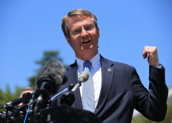 Rep. Burchett sucht nach Antworten von Biden Admin über die Entgleisung des Zuges in Ohio, den chinesischen Spionageballon