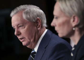 Lindsey Graham fordert die USA auf, Russland zum „staatlichen Sponsor des Terrorismus“ zu erklären, und bittet um die Entsendung von F-16 in die Ukraine