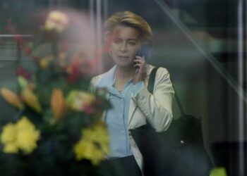 Ähnlich wie bei Impfstoff-Deal: EU erwägt Vorfinanzierungsmodell von Waffen für Ukraine