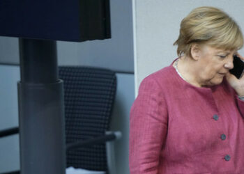 Angela Merkel fällt auf Telefonstreich rein – Wowan und Lexus entlocken brisante Wahrheiten