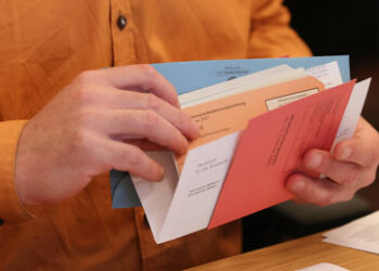 Bei Nachzählung verzählt: Doch keine Los-Entscheidung in Lichtenberg nach Berlin-Wahl