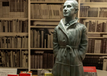 Der indiskrete Charme des Faschismus – Nazi-Girls in Augsburg "zu Ehren" von Bert Brecht