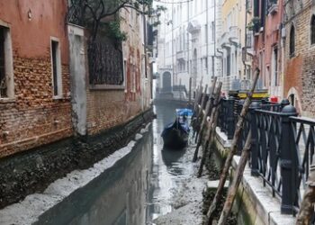 Dürregefahr in Italien: Kanäle in Venedig trocknen aus