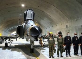 Geheim und "unter den Bergen": Iran enthüllt unterirdischen Luftwaffenstützpunkt