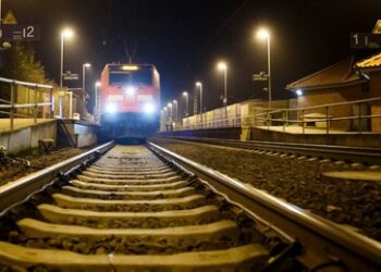 Güterzug erfasst zwei Kinder – Zehnjähriger getötet, Neunjähriger schwer verletzt