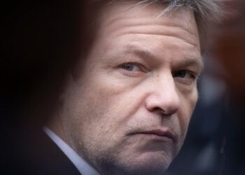 Habeck will Sanktionen per Strafen durchsetzen: "Umgehungsaktivitäten entgegenstellen"