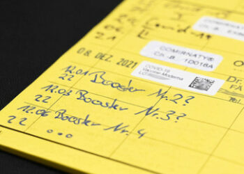 Ihm drohen fünf Jahre Gefängnis: Arzt aus Recklinghausen wegen falscher Impfzertifikate vor Gericht