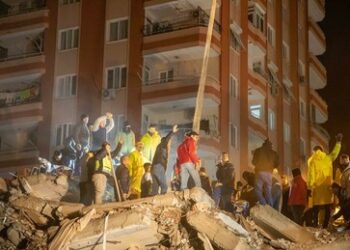 Mindestens 4.900 Tote nach schweren Erdbeben in der Türkei und Syrien