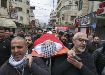 Nach Massaker von Nablus : Palästinenser demonstrieren im israelisch besetzten Westjordanland