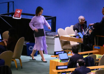 Nach UN-Abstimmung: Baerbock behauptet weiterhin, Russland sei isoliert