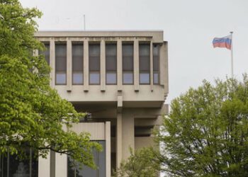 Russischer Botschafter in Paris: Frankreich muss seine Nuklearkapazitäten mitteilen