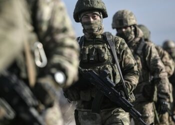 Schützengräben, Beschuss wie in Stalingrad, Blut und Tod drohen in Europa zur Realität zu werden