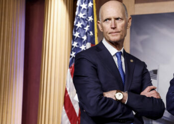 Senator Rick Scott stellt 5 Gesetzentwürfe vor, die auf Spionage und Aggression der KPCh abzielen