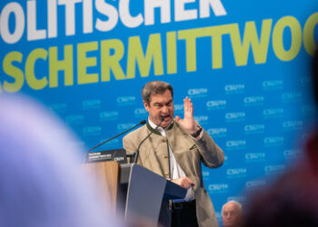 Söder beim Aschermittwoch: "Herr Scholz, stoppen Sie Frau Baerbock!"