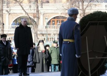 Tag der Vaterlandsverteidiger: Präsident Putin zur Kranzniederlegung in Moskau