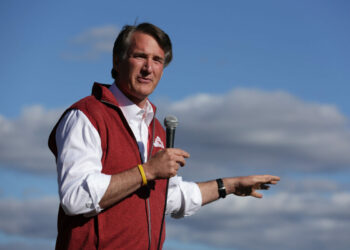 Virginians sollten „reiches und lebendiges“ Ackerland besitzen, nicht die KPCh, sagt Youngkin