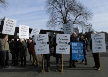 Vor Gericht und auf der Straße: Widerstand gegen Auftrittsverbot von Daniele Ganser