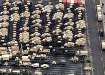 Waffen-Umschlagplatz Bremerhaven: US-Schützenpanzer für die Ukraine in Deutschland eingetroffen