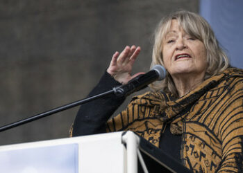 "Friedliche und fröhliche Stimmung" – Alice Schwarzer wertet Demo in Berlin als "gewaltigen Erfolg"