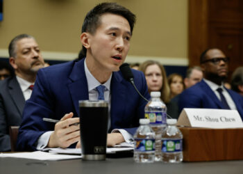 Kongress grillt TikTok-CEO über CCP-Krawatten