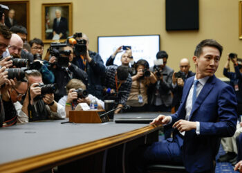 Der CEO von TikTok weigert sich zu sagen, ob die KPCh Uiguren verfolgt hat