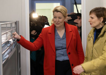 Berlin: Noch-Sozialsenatorin Kipping fordert 10.000 zusätzliche Flüchtlingsunterkünfte