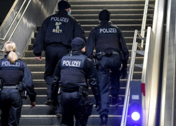 Berlin: Schraubenzieher und Messerverbot auf vier S-Bahnhöfen – aber nur an Wochenenden