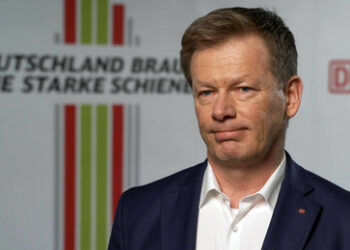 Deutsche Bahn: Milliarden-Verluste, aber Bahnchef verdoppelt sich mal eben das Gehalt