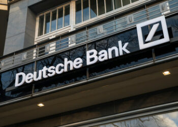 Deutsche-Bank-Aktie stürzt zeitweise zweistellig ab – Bundeskanzler Scholz beruhigt