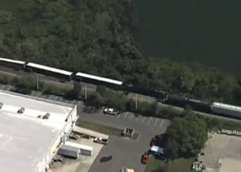 Erneut schweres Zugunglück in den USA: Waggons mit rund 113.000 Litern Propangas umgekippt