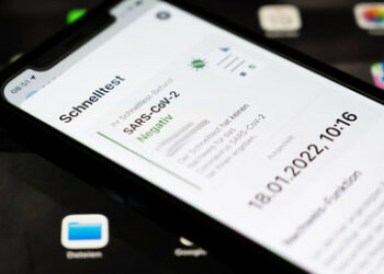 Fast neun Jahre Haft wegen Betrugs mit Corona-Tests in Berlin