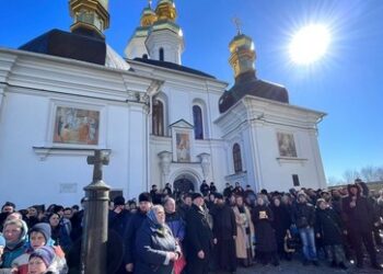 Kiew: Gläubige verteidigen Höhlenkloster gegen staatliche Räumung